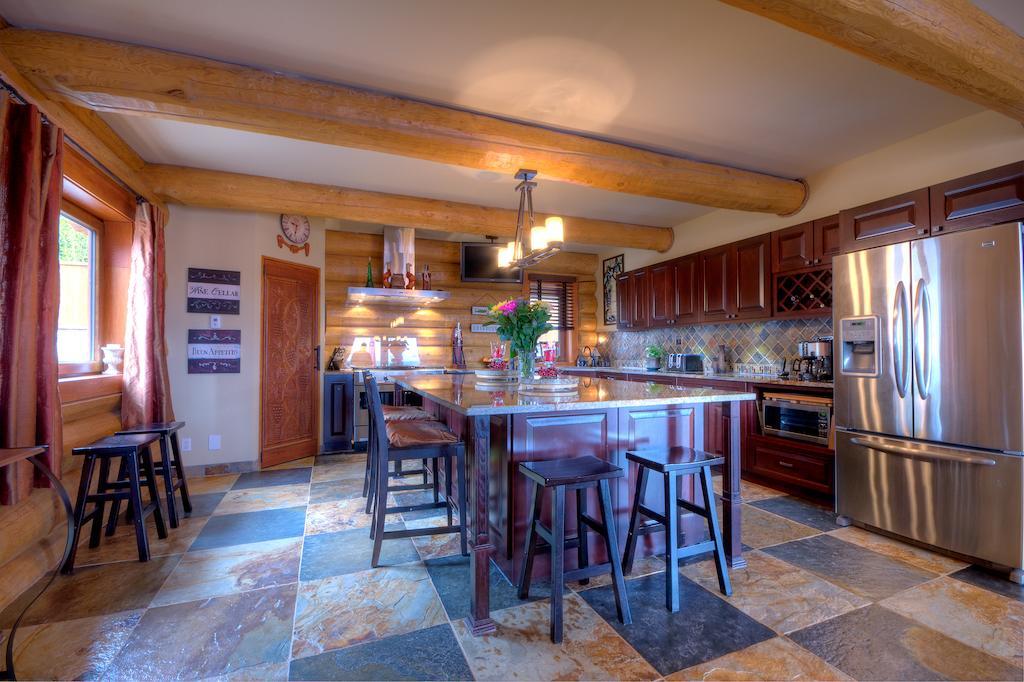 A Okanagan Lakeview Inn Kelowna Bagian luar foto