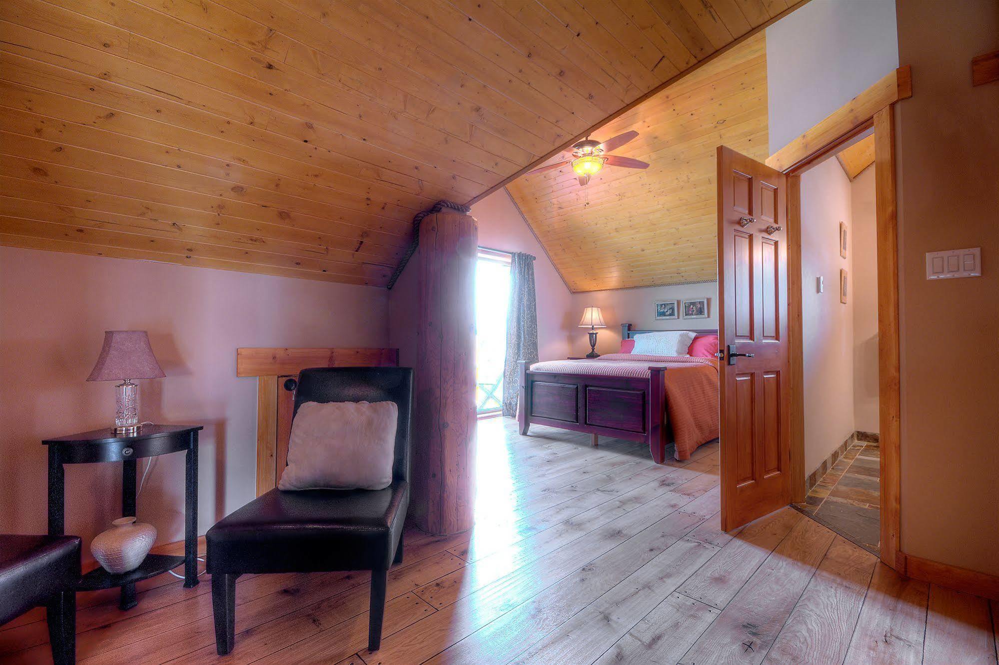 A Okanagan Lakeview Inn Kelowna Bagian luar foto