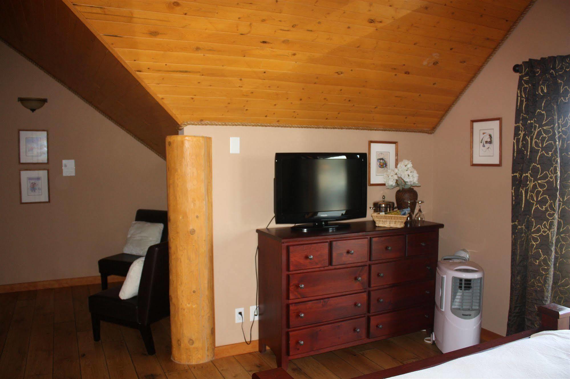 A Okanagan Lakeview Inn Kelowna Bagian luar foto