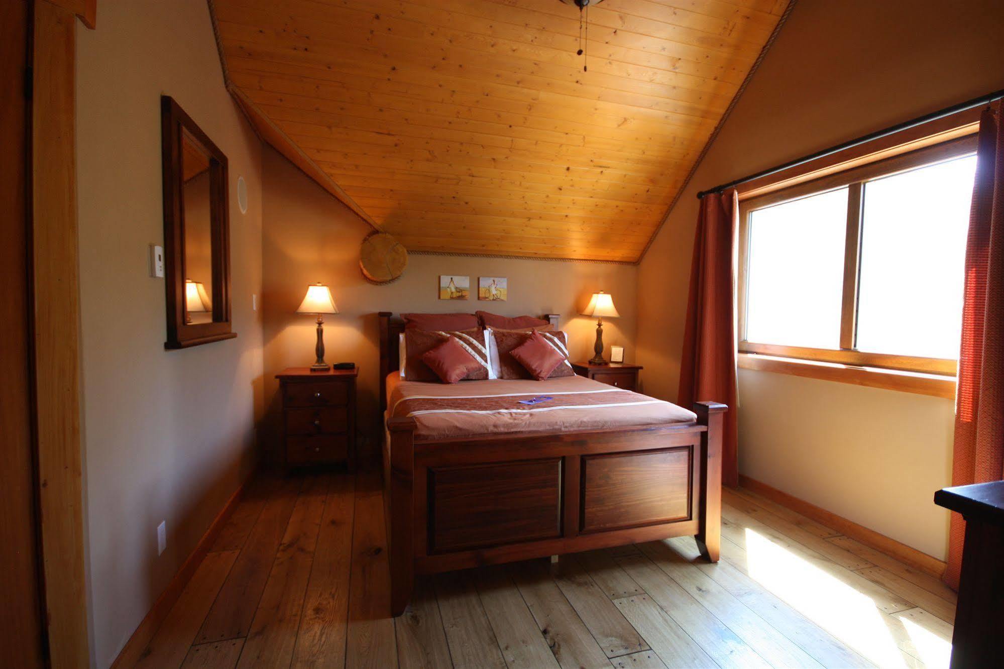 A Okanagan Lakeview Inn Kelowna Bagian luar foto