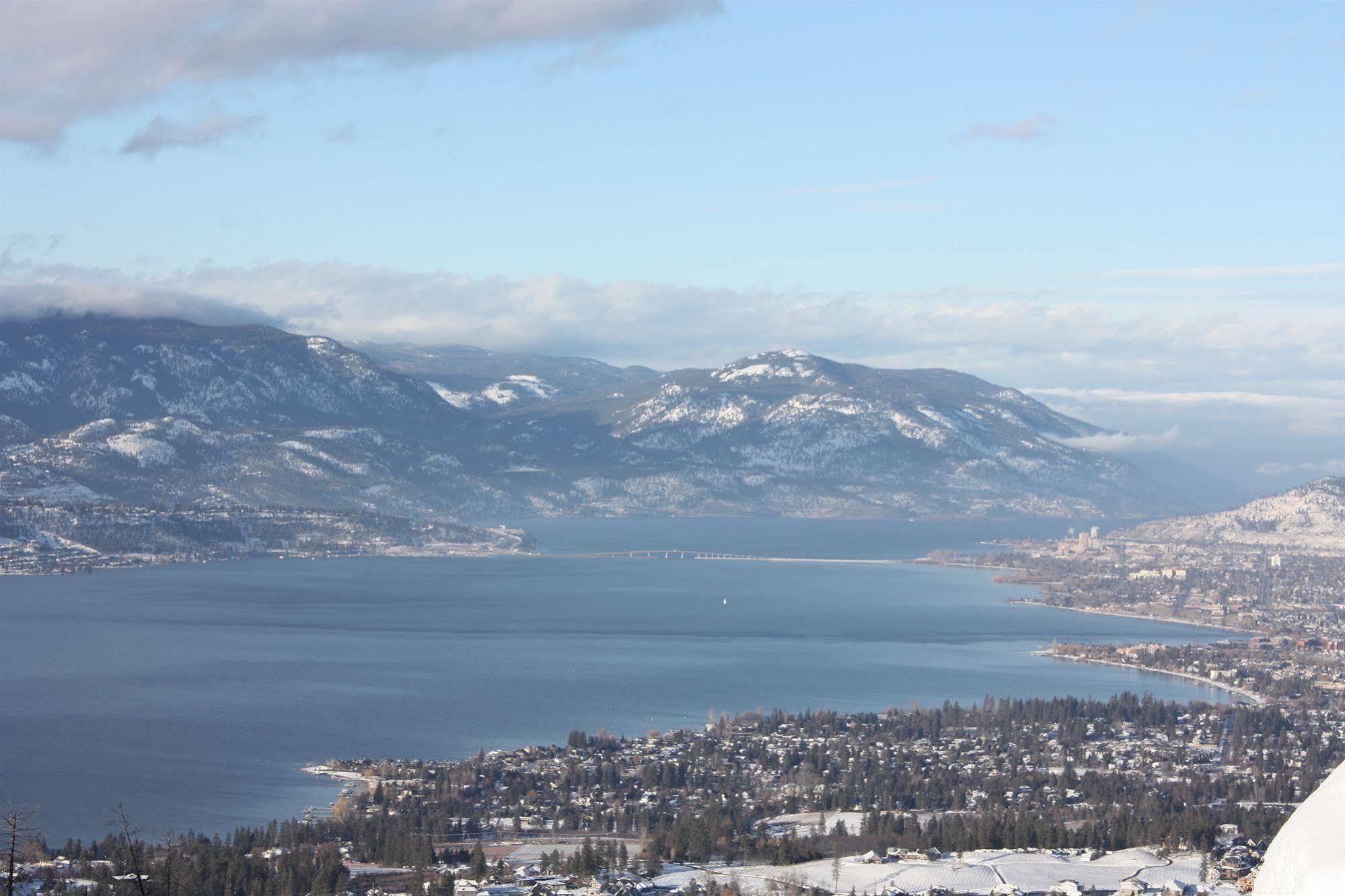 A Okanagan Lakeview Inn Kelowna Bagian luar foto