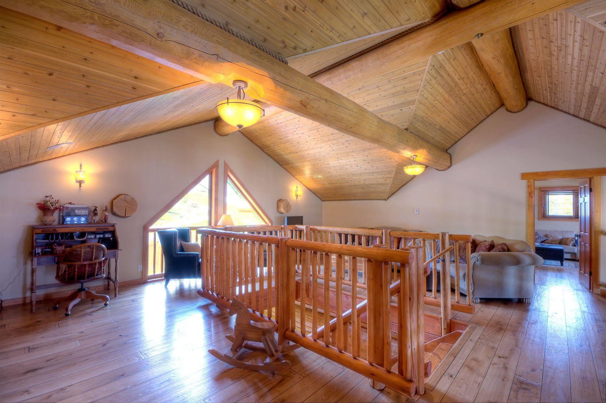 A Okanagan Lakeview Inn Kelowna Bagian luar foto