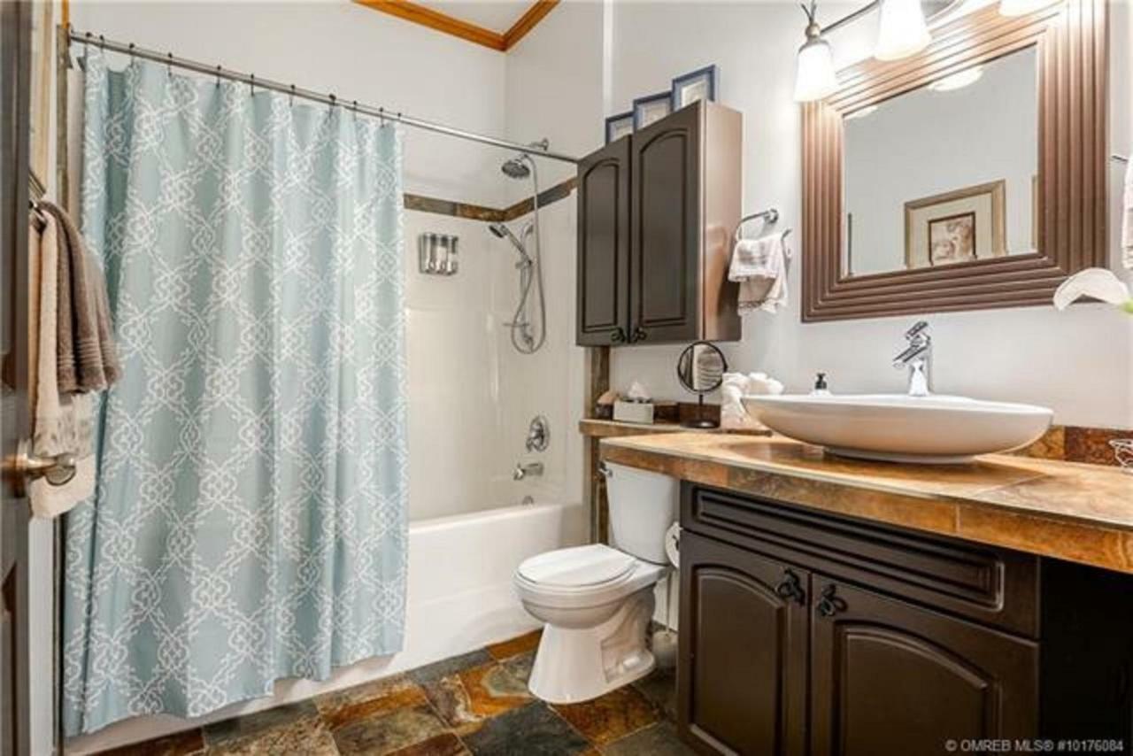 A Okanagan Lakeview Inn Kelowna Bagian luar foto
